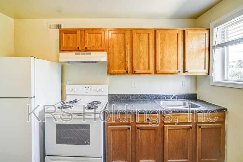 Richmond Condo: 2100 phaup st
