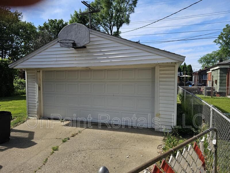 Redford Charter Township House: 26926 Dover