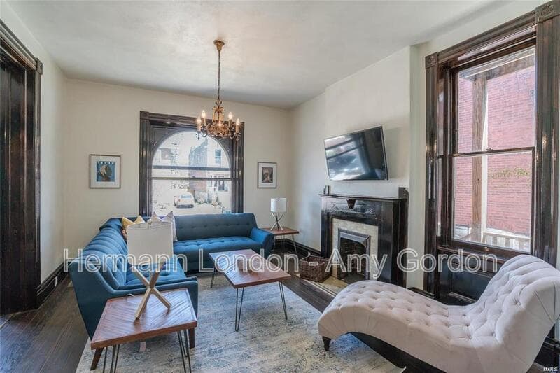 Saint Louis House: 3922 Castleman Avenue,
