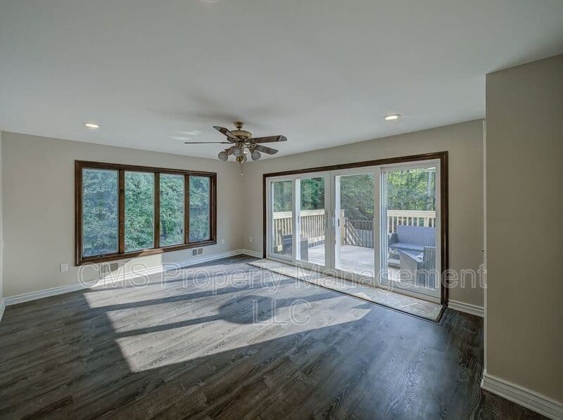 Morganville House: 17 Bauers Ln