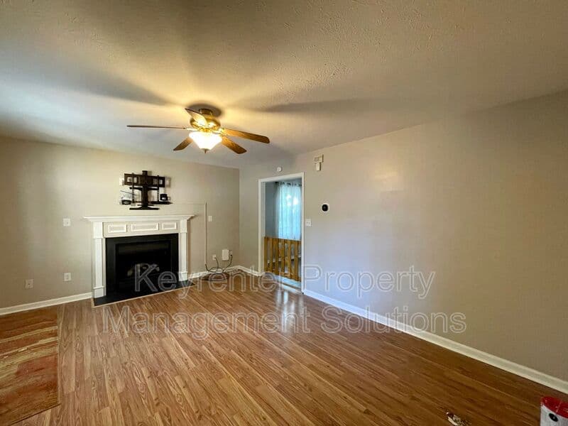 Staunton House: 1008 Jackson St