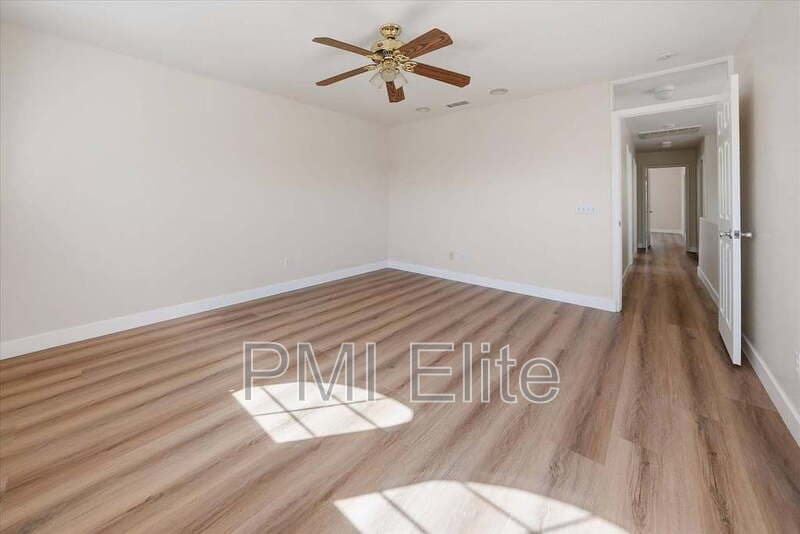 Castaic House: 32029 Cypress Way