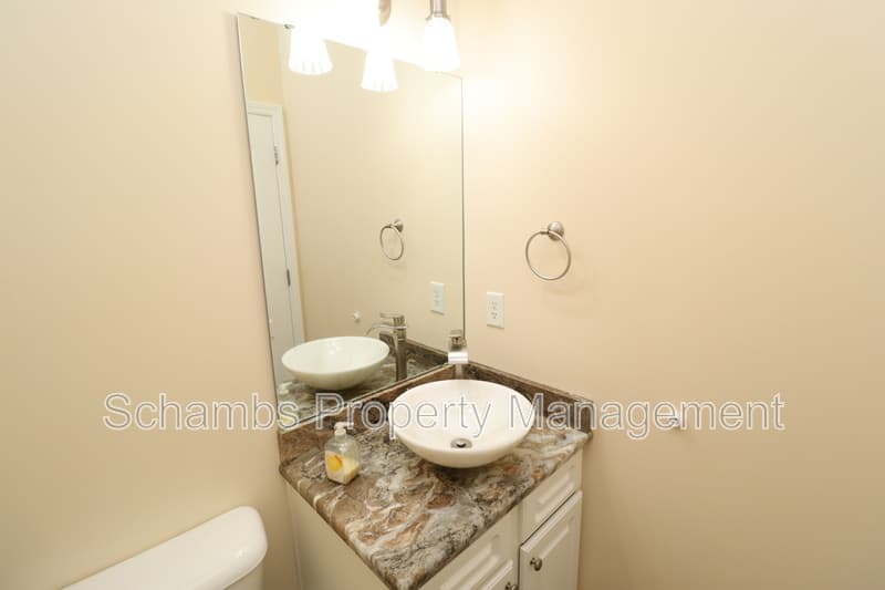 Raleigh House: 12554 Honeychurch St