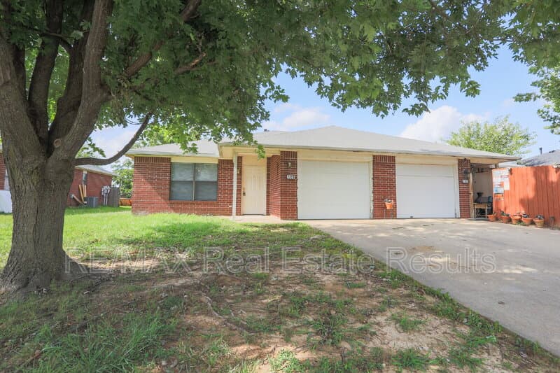 Rogers Condo: 2223 W Roselawn St