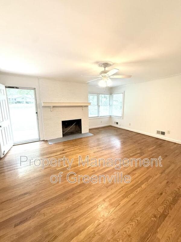Taylors House: 205 W Lee Rd