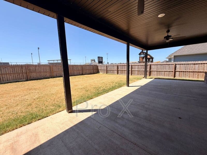 Centerton House: 1141 Red Maple St