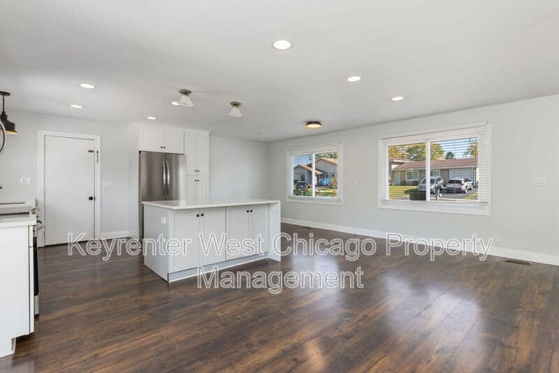 Hanover Park House: 5456 Maclain LN