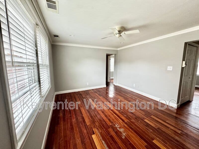 Washington Condo: 3805 W St, SE