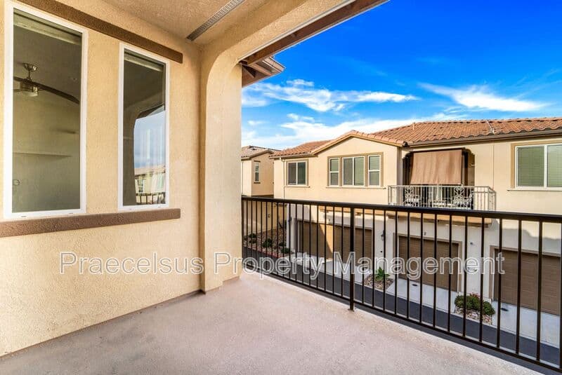 Chula Vista Townhome: 1710 Signature Pl
