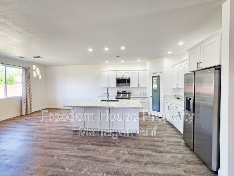 Pahrump House: 6660 Stubblefield Drive