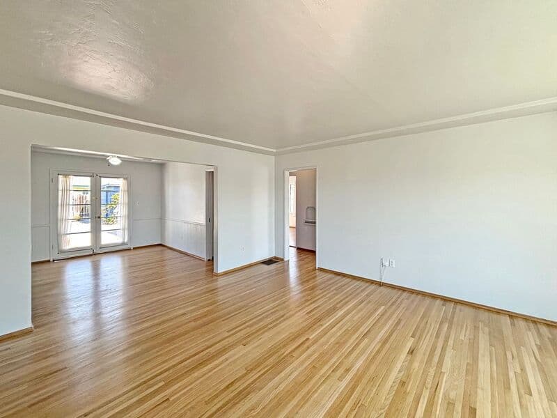 La Mesa House: 7340 W Point Ave