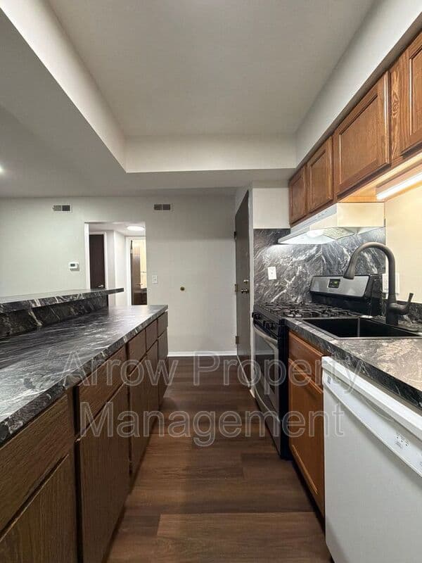 Lincoln Condo: 649 South 18th Street-21