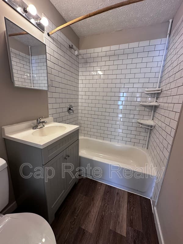 Columbus House: 2359 Mcguffey Rd