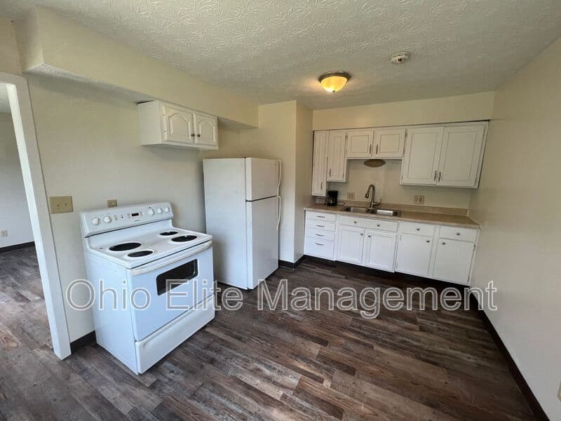 Columbus House: 48 N Eureka Ave