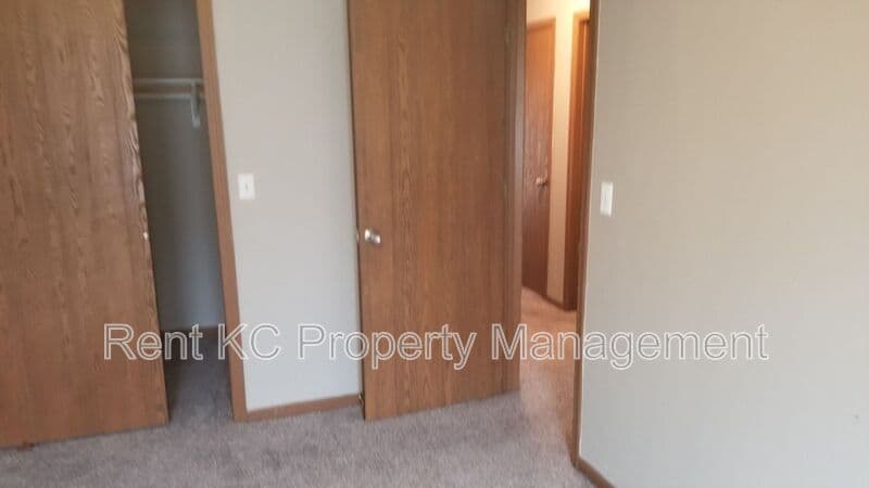 Smithville Condo: 211 W. Main Street
