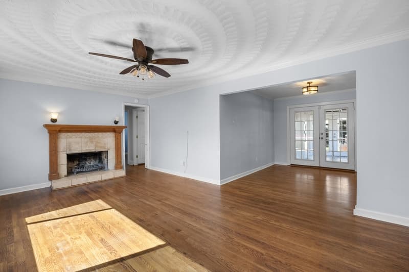 Chesapeake House: 1204 Fontana Avenue