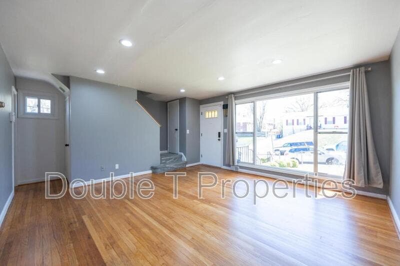 Baltimore Townhome: 2400 W Garrison Ave