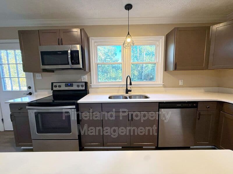 Raeford House: 602 Lewis Street