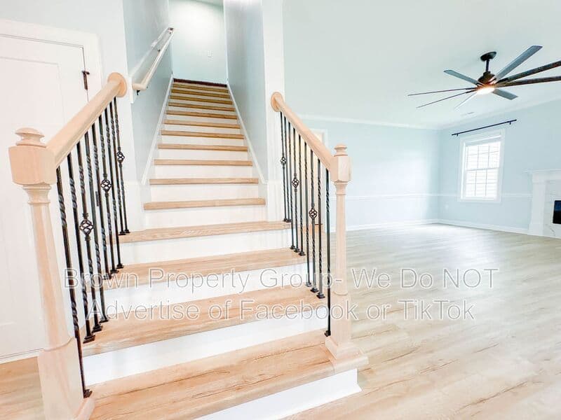 Raeford House: 300 St. Matthews Church Rd