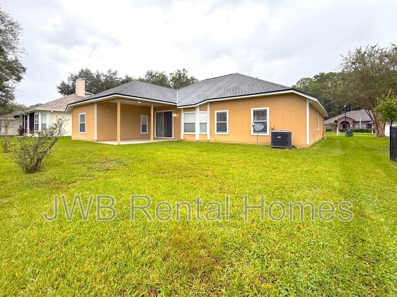 Saint Johns House: 557 Grand Parke Dr