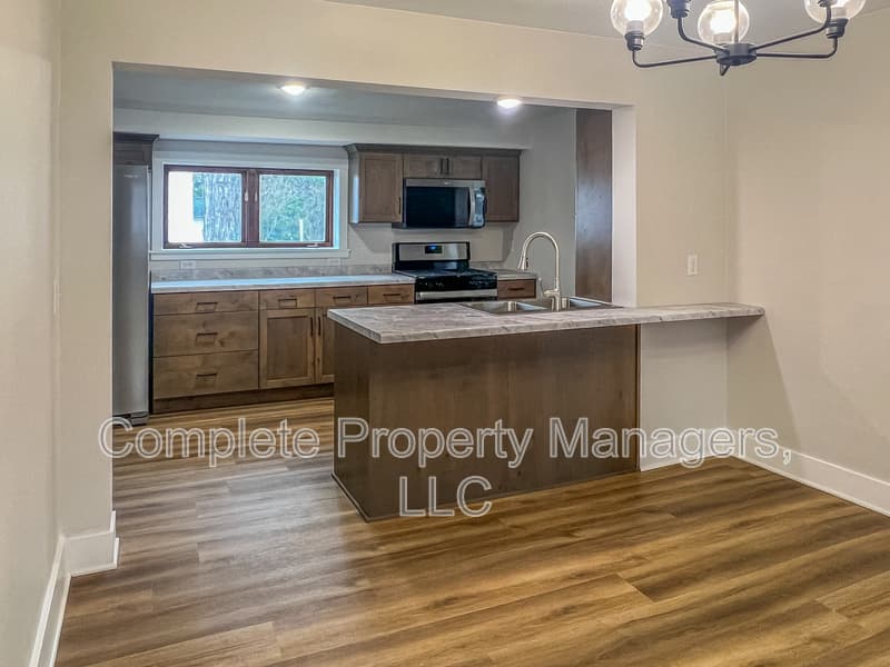 Owatonna House: 118 Franklin Avenue