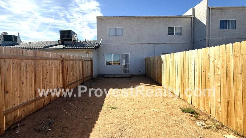Apple Valley House: 22544 Sioux Rd