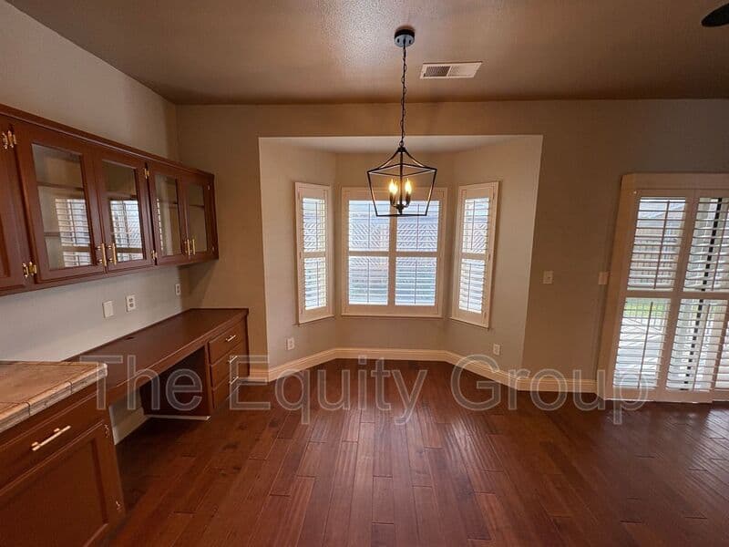 Hanford House: 540 West Birch Ct