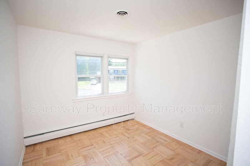 Cherry Hill House: 455 Chapel Ave E