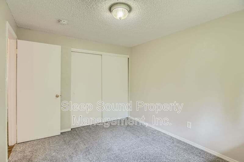 Oregon City Condo: 691 Molalla Avenue