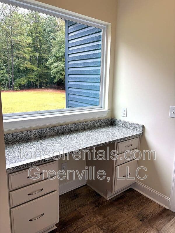 Enoree House: 271 Rocky Ridge Road