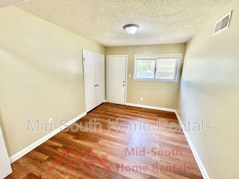 Memphis House: 2452 Debby Dr