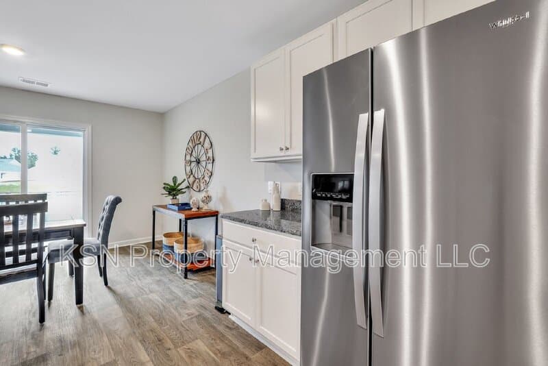 Bloomingdale House: 224 Skylark Rd