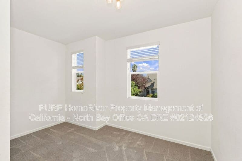 Santa Rosa Townhome: 511 Boyd St