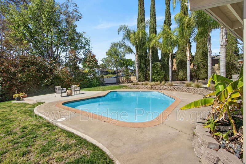 Fair Oaks House: 3937 Orangewood Dr