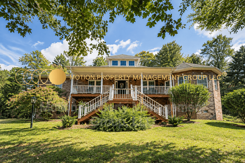 Monticello House: 682 East Mourning Dove Court