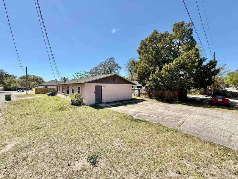 Tampa Condo: 1413 East 99th Avenue