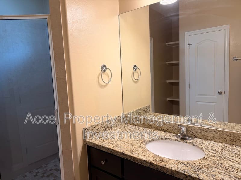 Alton Condo: 2600 E Garfield