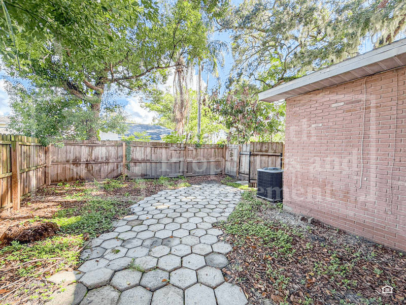 Lakeland House: 2417 Carolina Avenue
