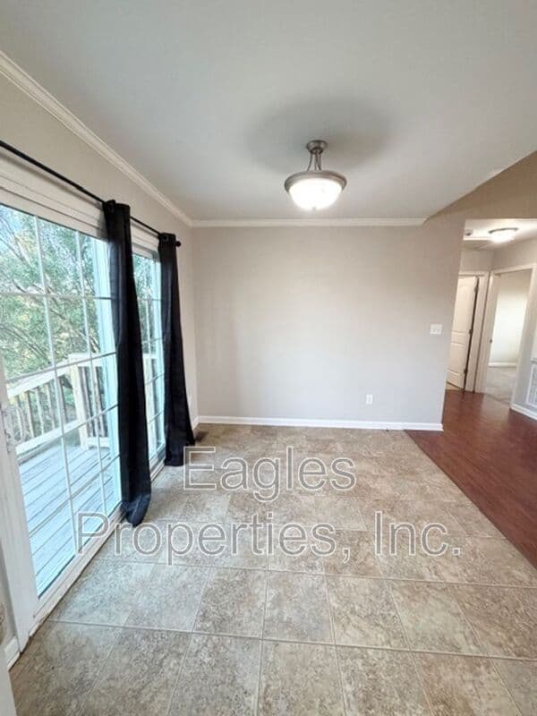 LaGrange House: 200 Labrador Ct.