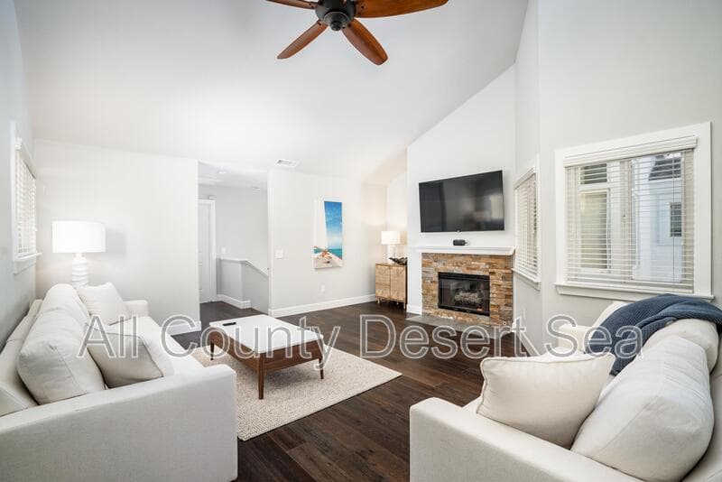 Huntington Beach House: 621 8th St