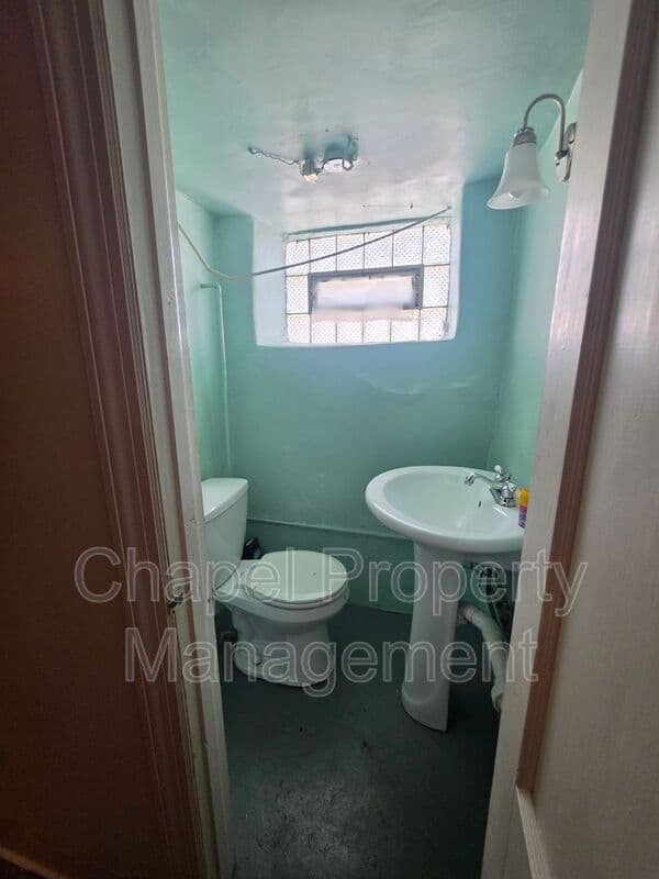 Philadelphia House: 7943 Temple Road