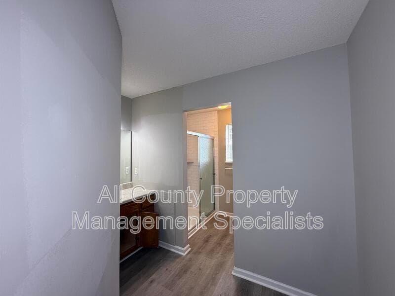 Columbia House: 5 Sterling Ridge Ct