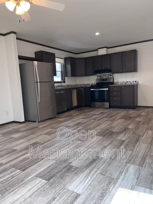 Ankeny House: 2301 SW Oralabor Rd