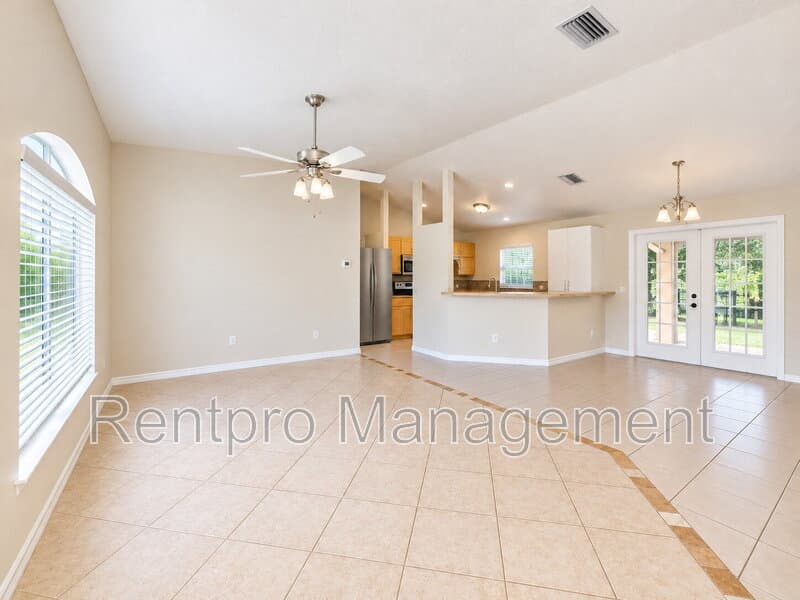 North Port House: 6184 Hollywood Ave