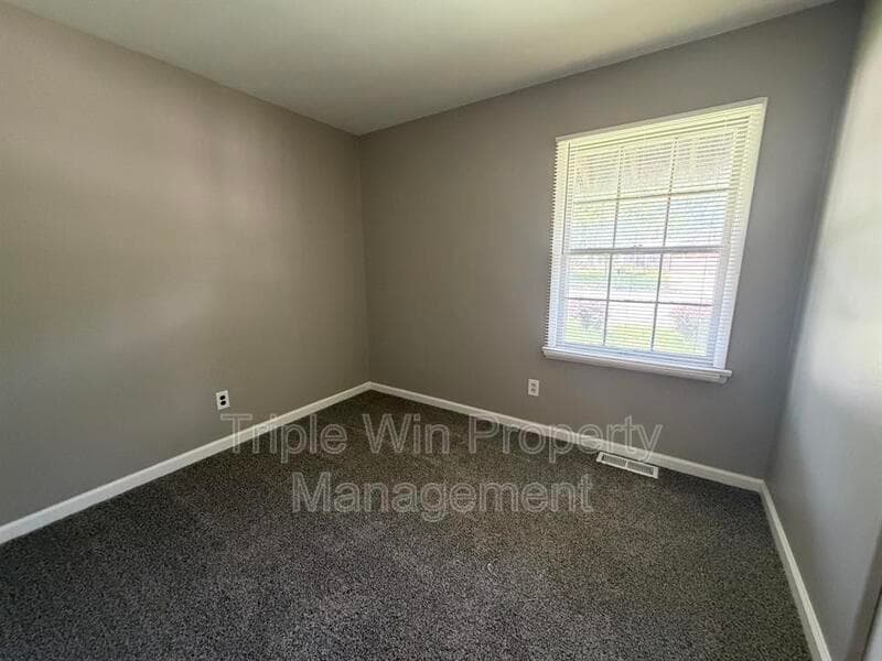 HAZELWOOD House: 7250 HOWDERSHELL RD