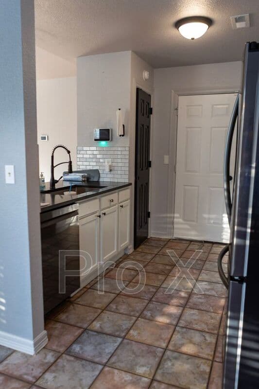 Fayetteville House: 833 S Eastview Drive