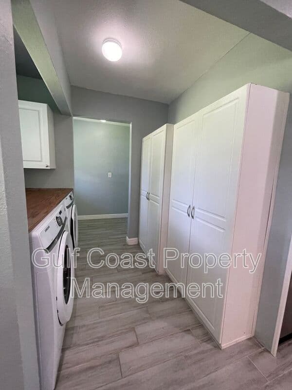 North Port House: 3365 Avanti Circle