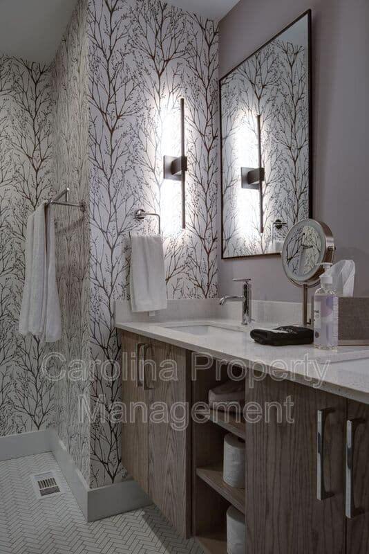 Charlotte House: 3945 Rockfern Rd