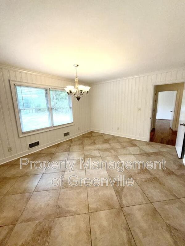 Taylors House: 205 W Lee Rd