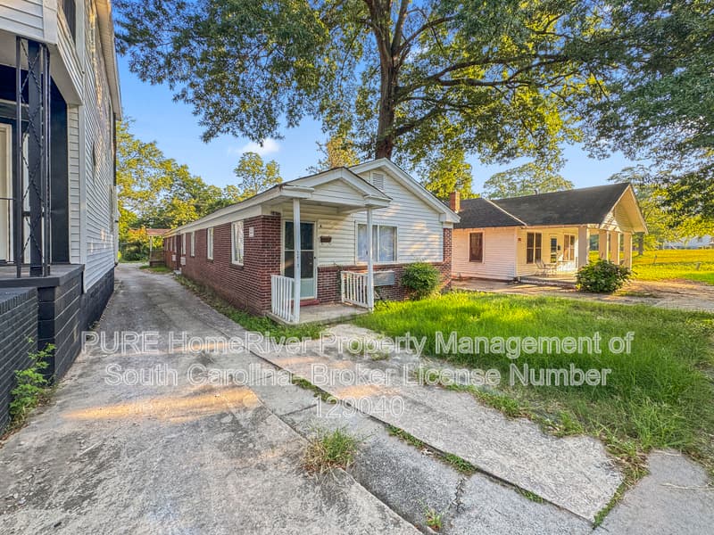 Columbia House: 2413 Laurel St